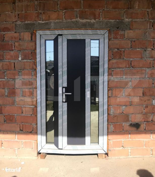 Casa (la rosu), Livada si Padure, Teren Generos si Plata Flexibila –