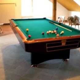 accesorii biliard - tacuri biliard, set bile, creta, postav biliard