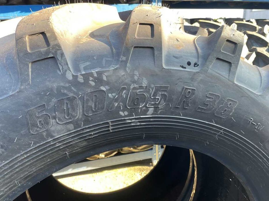 Anvelope radiale noi 600/65 R38 pentru tractor spate cu livrare rapida