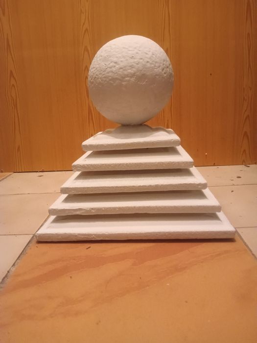 Декорация пирамида