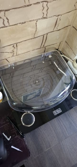 Грамофон AIWA плюс 2 плочи