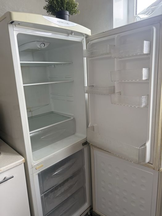 Продам холодильник б/у рабочий