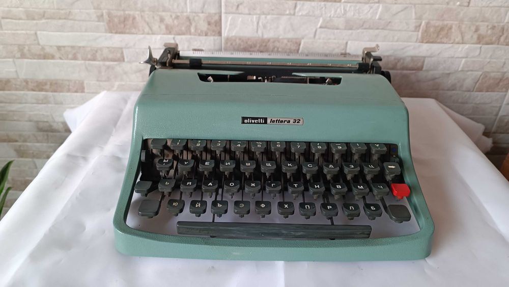 Стара колекционерска пишеща машина Olivetti Lettera 32 - Italy- 1960" год.