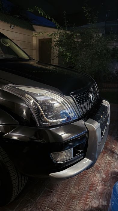 Продаётся Toyota Land Cruiser Prado 2008 года в чёрном цвете.