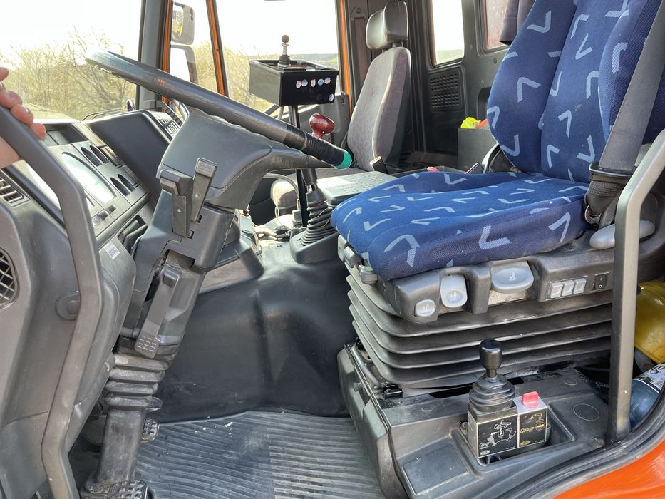 Camion 4x4 cu macara și troliu – 18 t, pregătit pentru deszăpezire