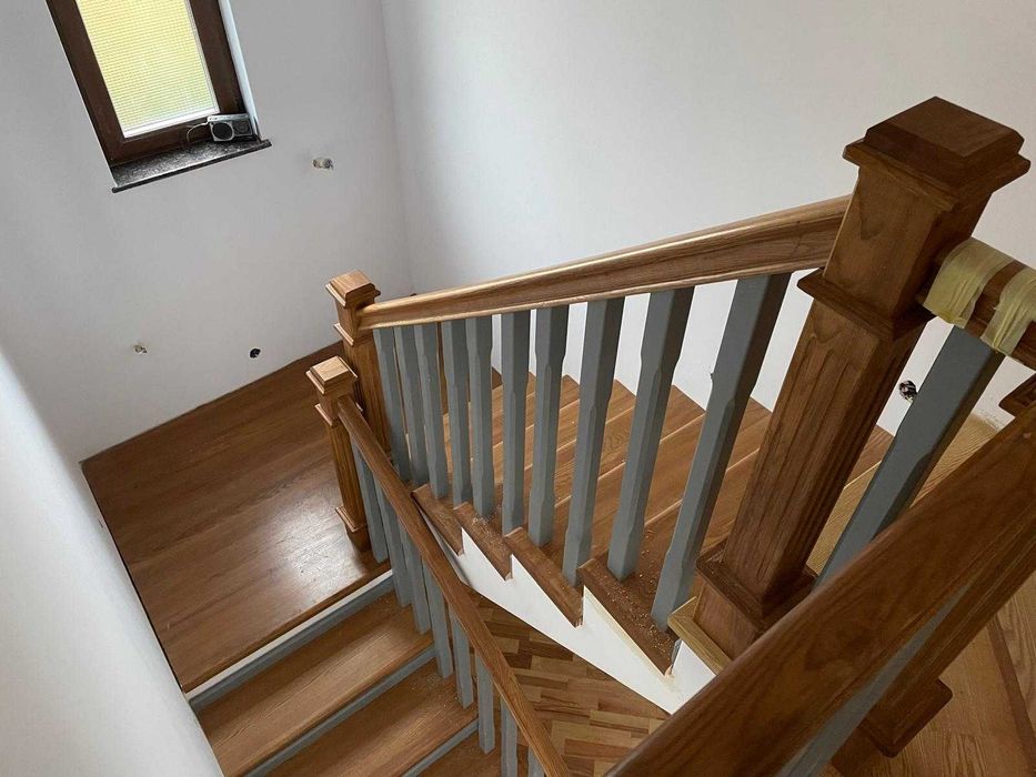 trepte lemn masiv de frasin