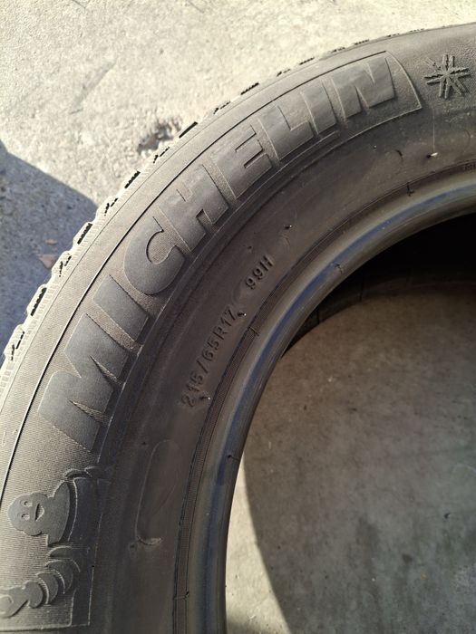 2 Anvelope de iarnă 215 65 r17 Michelin