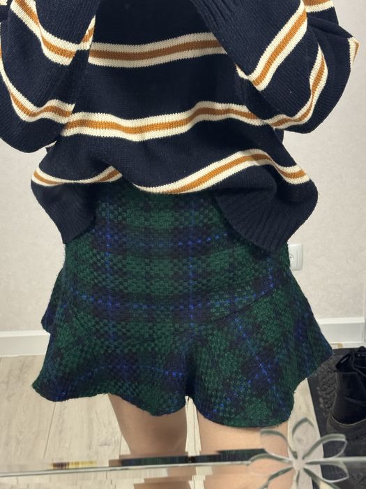 Джинсы , юбки.