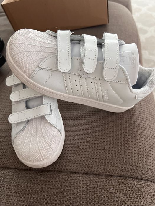 Продам детские кроссовки