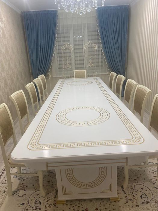 Стол и стулья (16шт) продается.