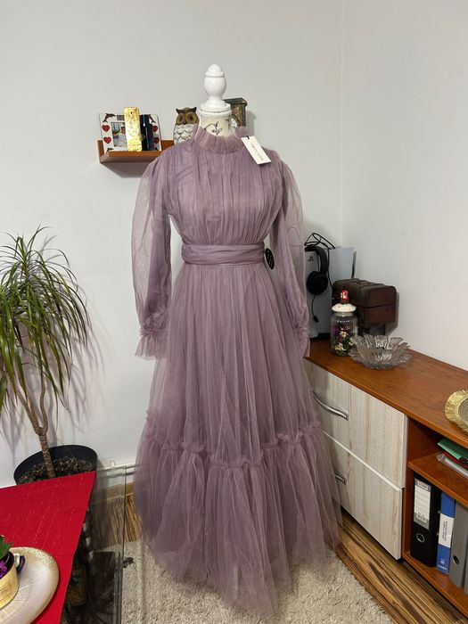 Rochie cu tull elegantă