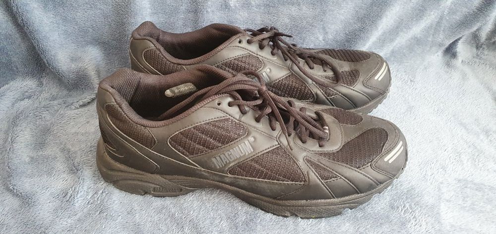 Pantofi sport Magnum marimea 48
