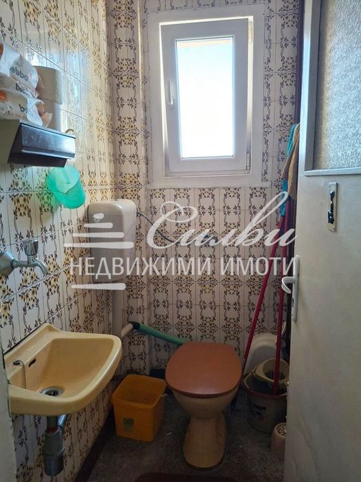 Тристаен ТУХЛЕН апартамент на предпочитан ТРЕТИ ЕТАЖ – кв. Център