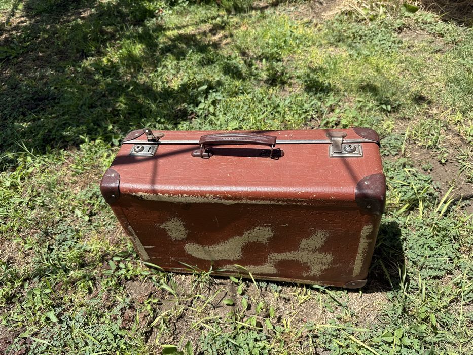 Старинен ретро куфар