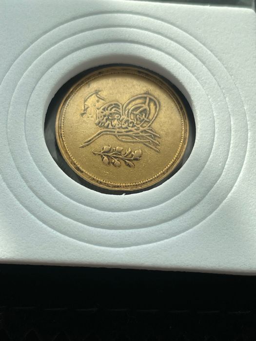 Златна монета 21,6 карата.