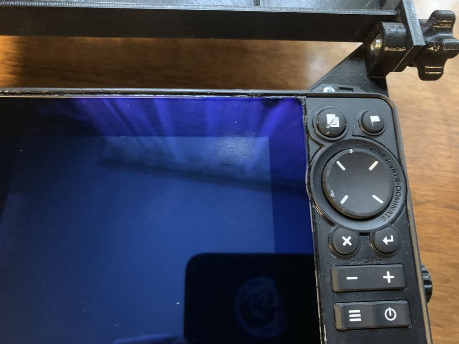 Эхолот-картплотер Lowrance HDS Live 9