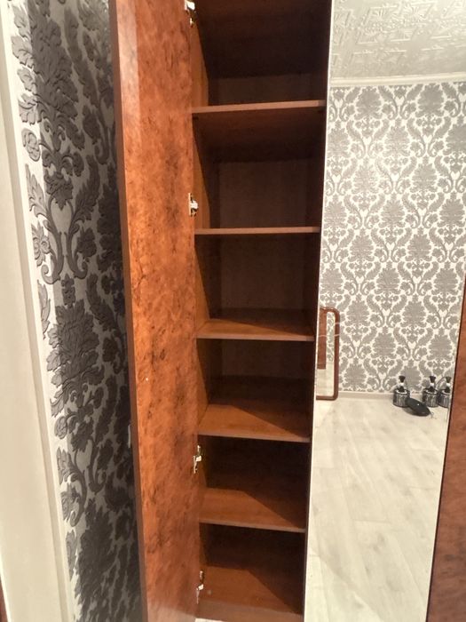 шкаф коричневый