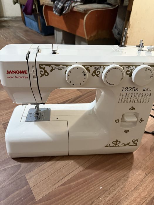 Продам швейную машинку