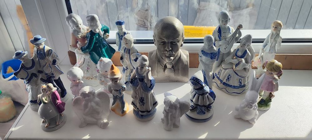 Посуда ,  статуэтки и разная мелочь