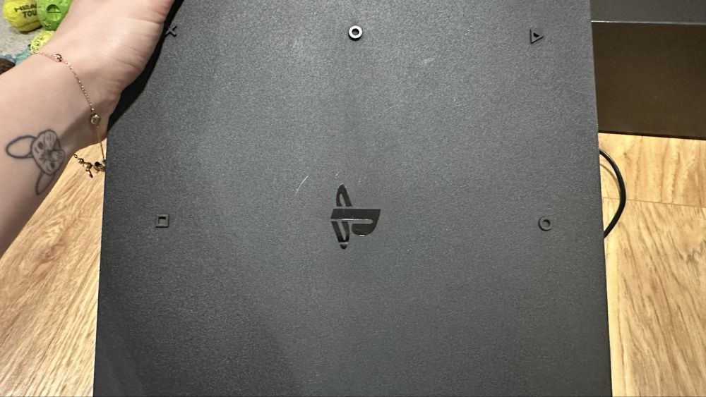 Consola Playstation PS4 + controller + dock station