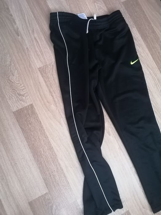 Два броя долнища  Nike и Adidas