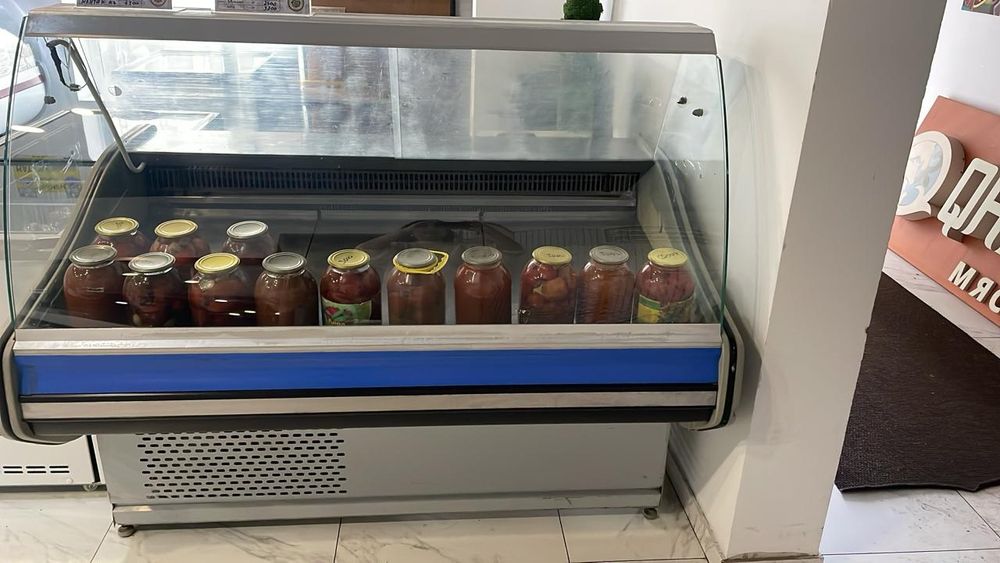 Витринный холодильник.