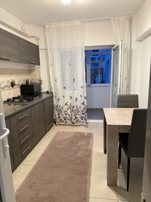 Inchiriez apartament
