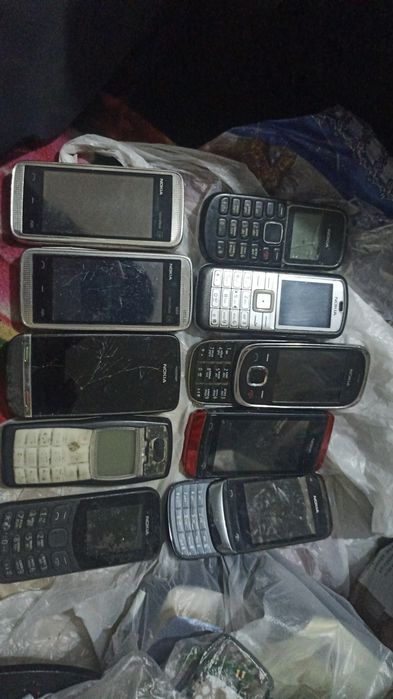 Продам  кнопочные телефоны раритеты.
