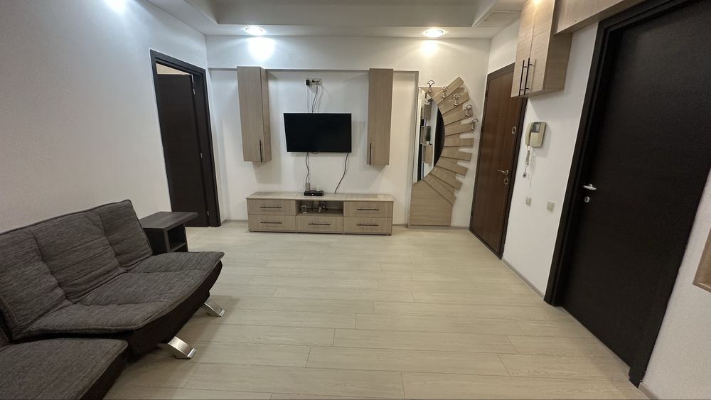 Inchiriez ap in Cosmopolis, la parter, cu doua terase in Cosmopolis