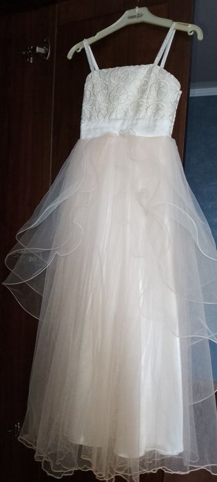 Платье для девочки бальное,вечернее.