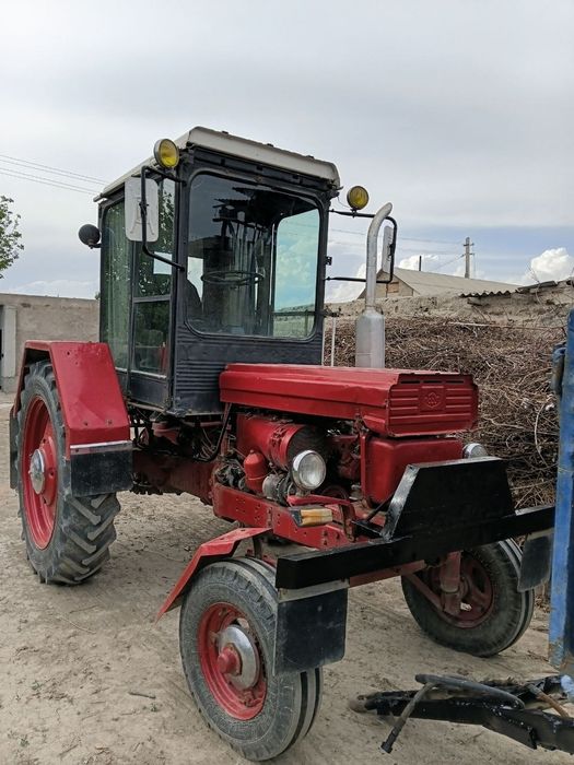 Traktor T28 Sotiladi