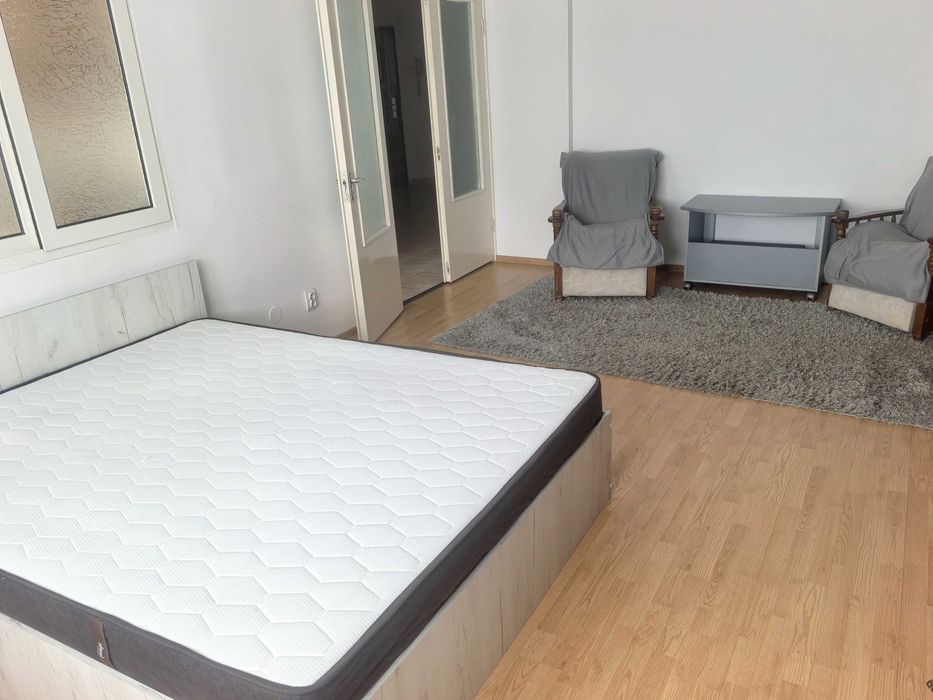Închiriez apartament