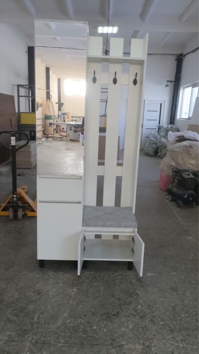 Продам прихожую новую