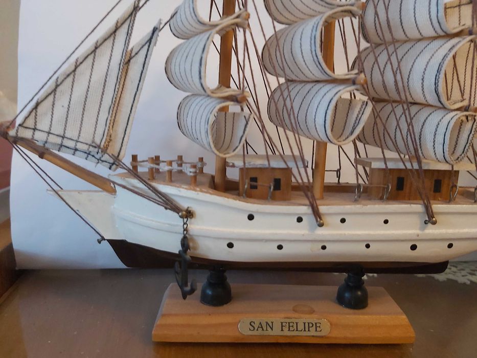 Macheta decorativa mini corabie cu trei catarge