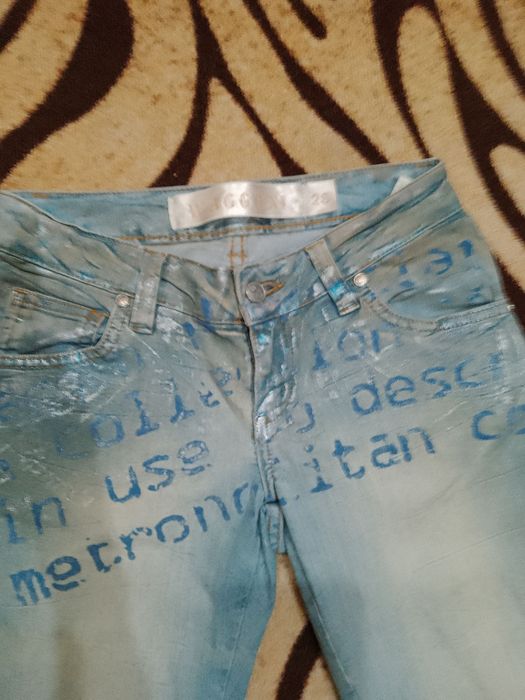 Дамски ефектни дънки.