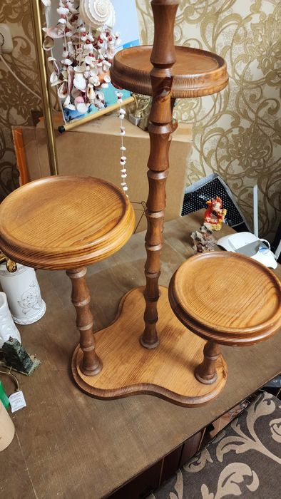 Подставка для цветов из дерева