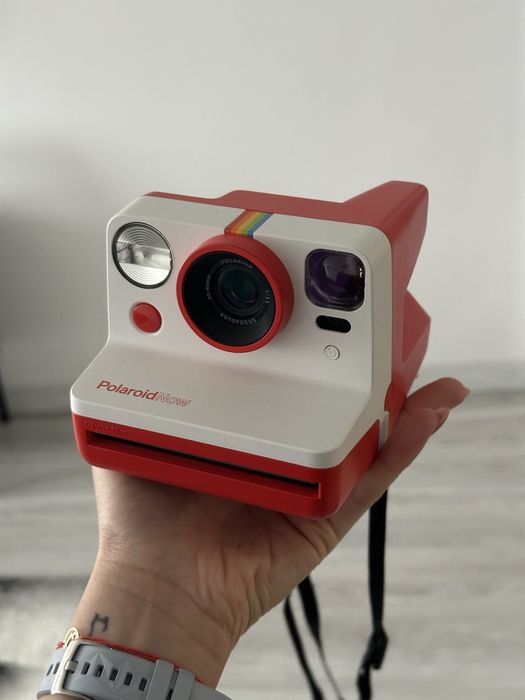 Моментен фотоапарат Polaroid now
