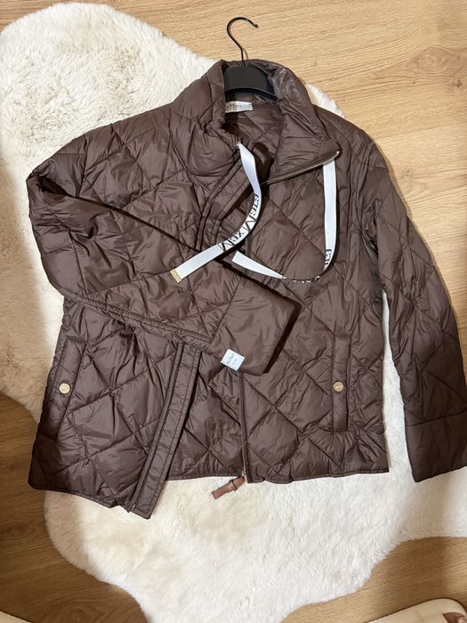 Страхотен модел преходно яке Max Mara