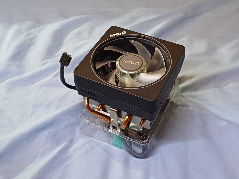 Procesor AMD Ryzen 3 2200G, 3.7 GHz, Socket AM4