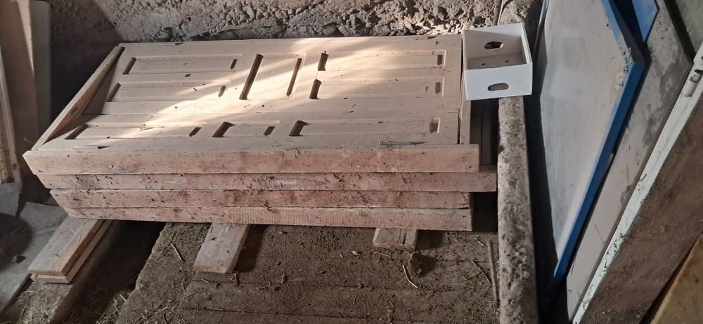 Двери для дома дерево