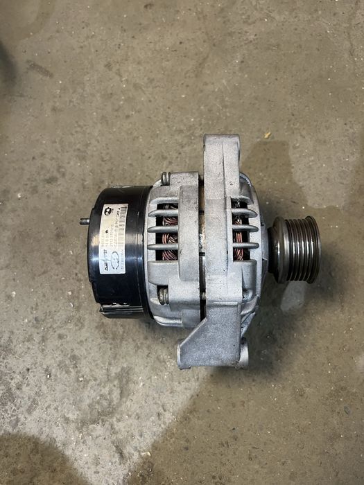 Продам генератор на ваз 2114