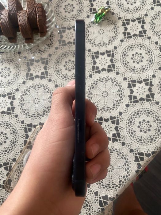 Продам Iphone 13