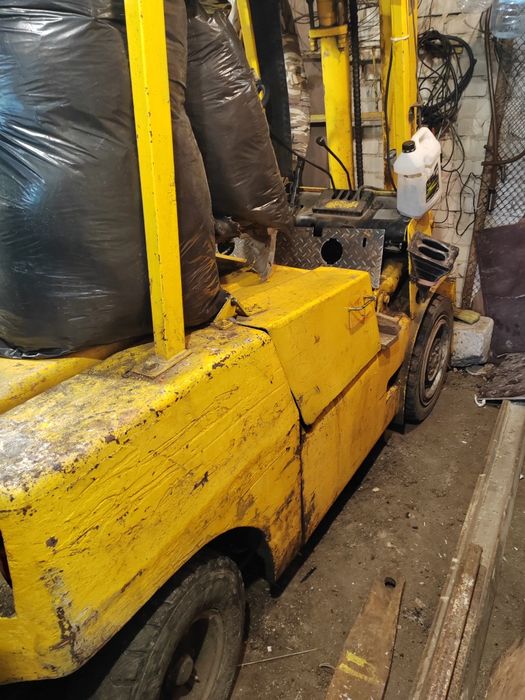 Вилочный погрузчик.