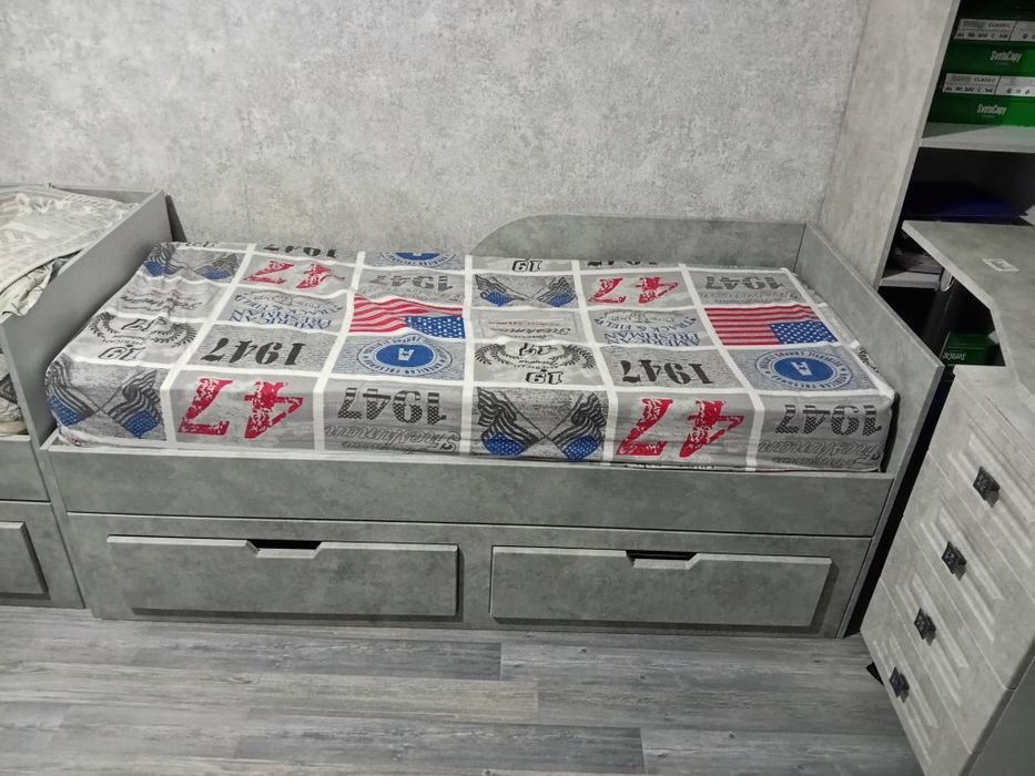 Продам 2 кровати с встроенным шкафчиками