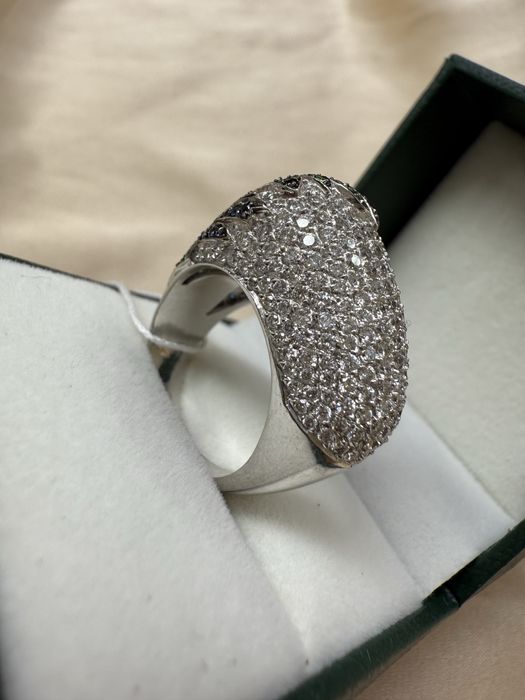 Золотое кольцо с бриллиантами