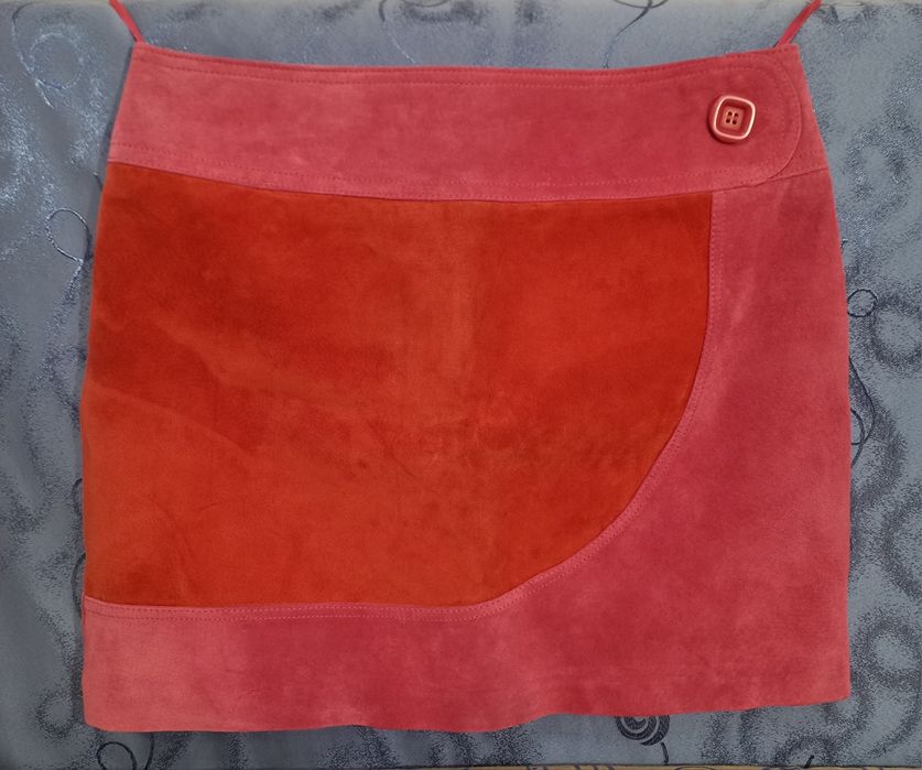 Къса пола от естествена кожа S размер цвят фуксия