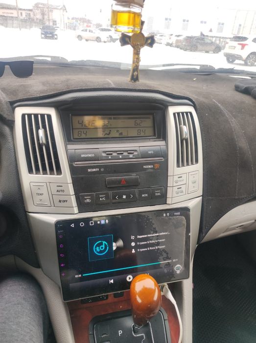 Автомобиль Лексус 330