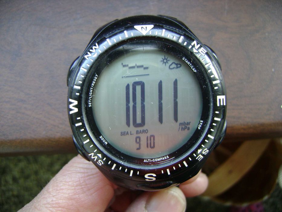 Продавам 5 броя кварцови часовника Fossil,Casio,Swatch