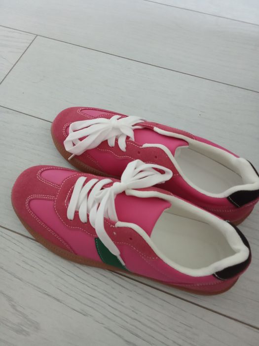 Женские кроссовки 40-41 размер