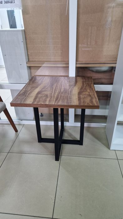 Стол натуральное дерево 700×700мм